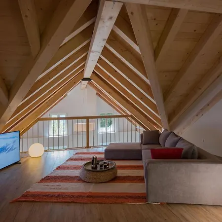 Le Manoir Penthouse Apartment *